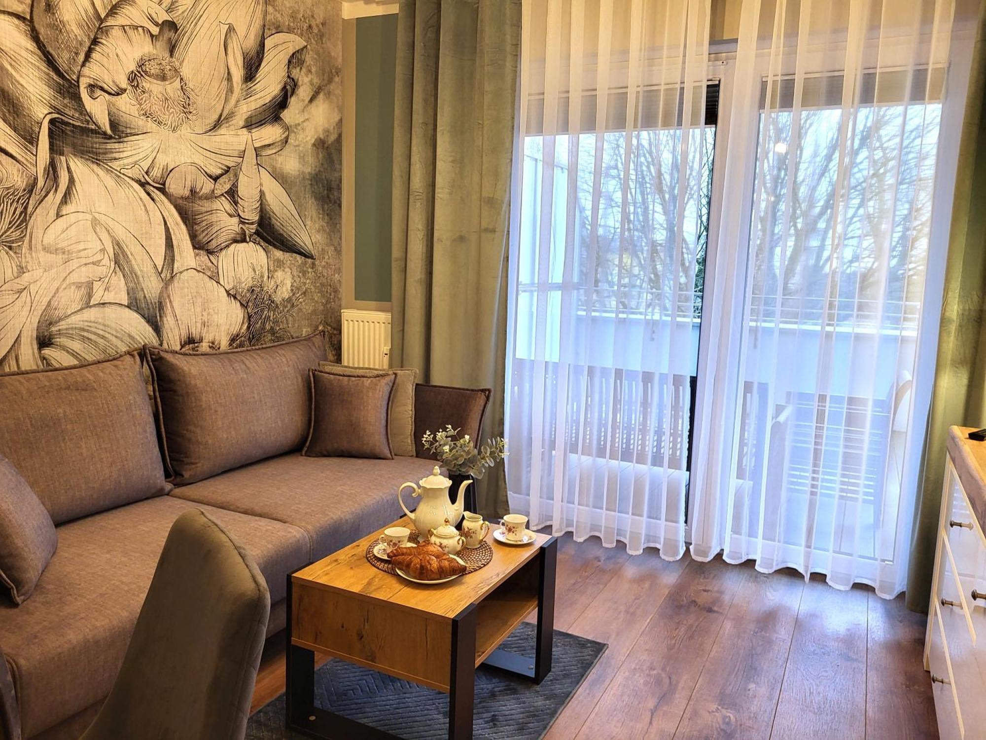 Miodowy Dom Exspanse Apartament 2 Lub 3 Pokoje Z Tarasem I Parkingiem Kolobrzeg Bagian luar foto